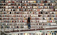 В европейских библиотеках обнаружили тысячи отравленных книг