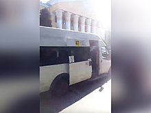 В Воронеже пассажиры маршрутки поскандалили с водителем из-за открытой двери