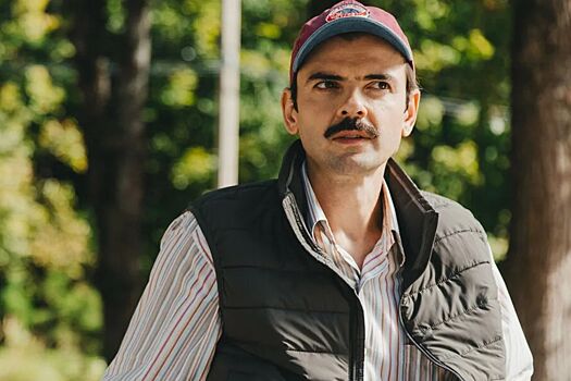 Актер Антон Лапенко объяснил, как относится к популярности