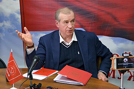Уволенный Путиным губернатор решил вернуться