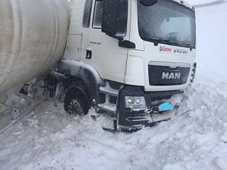 Четыре человека пострадали в ДТП с грузовиком в Башкирии