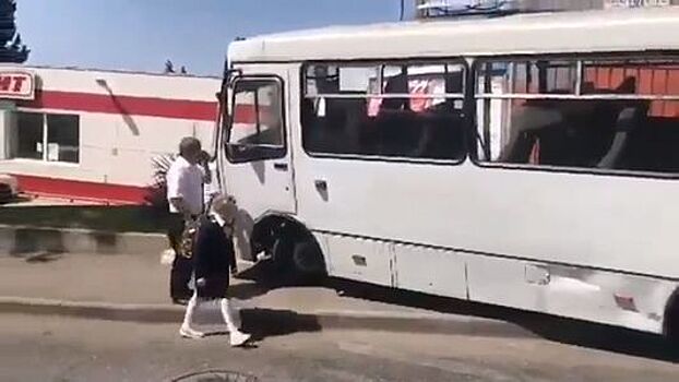Девушка предотвратила аварию с участием пассажирского автобуса в Сочи