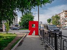 Памятник людскому эгоизму: на Луначарского установили арт-объект, который перекрыл тротуар
