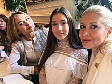 Завтрак дебютанток: наследницы известных семей готовятся к балу Tatler