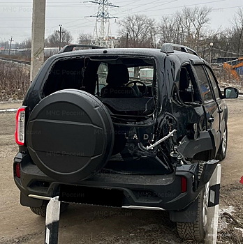 «Нива» попала под поезд на железнодорожном переезде в Калуге