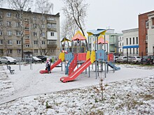 Дворовую территорию комплексно благоустроили на улице Рябцева
