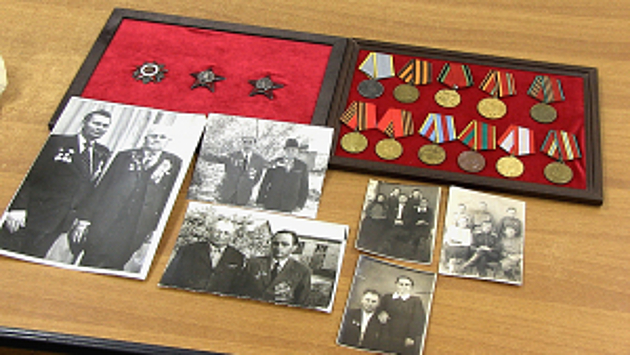 В Волгограде полицейские передали родственникам ветерана Великой Отечественной войны государственные награды, считавшиеся утраченными