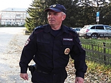 Чебаркульский участковый, который возит с собой противогаз, вынес пенсионерку из горящей квартиры