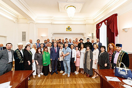 Мэр Екатеринбурга заключил перемирие с диаспорами. Договор укрепят на базе отдыха