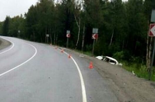 Под Новосибирском, избегая удара лоб в лоб машина слетела в овраг