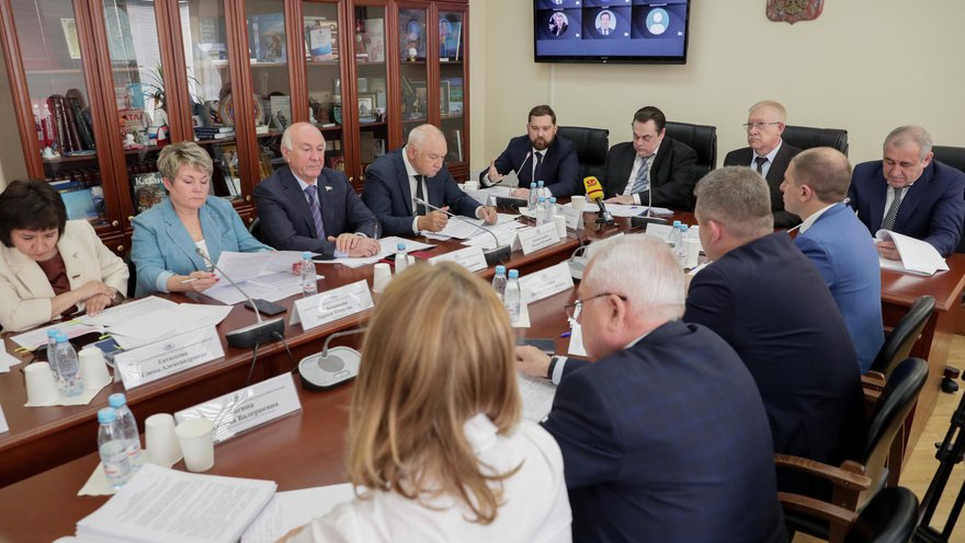 Комитеты ГД провели совместное заседание с участием руководителя Федерального агентства по делам национальностей Игоря Баринова