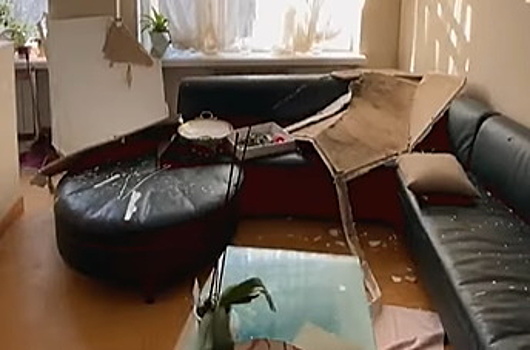 Украинская певица показала на видео рухнувший из-за снега потолок квартиры