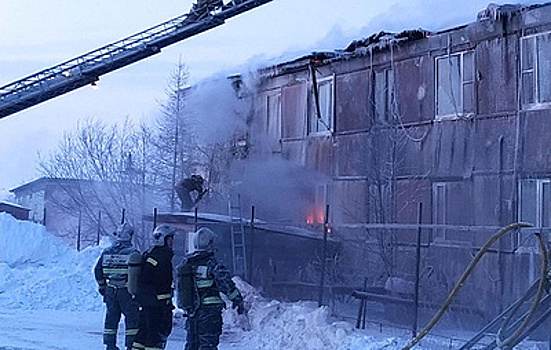 Пожар произошел в жилом многоквартирном доме в Лабытнанги