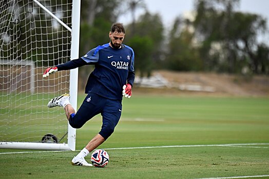 Голкипер "ПСЖ" Доннарумма признан лучшим вратарем мира по версии FourFourTwo