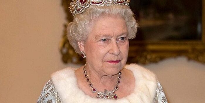 В Лондоне открыта вакансия по разнашиванию обуви для королевы