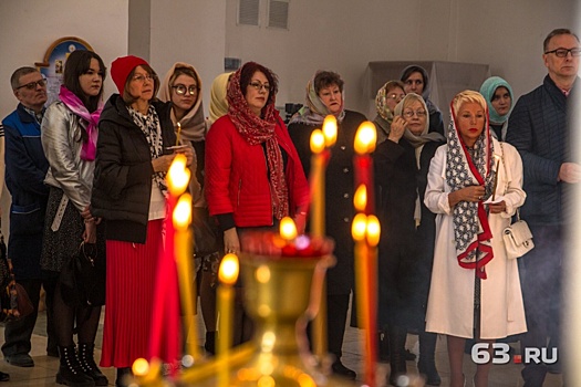 «Они живы, пока мы их помним»: в Самаре почтили память умерших сотрудников СМИ