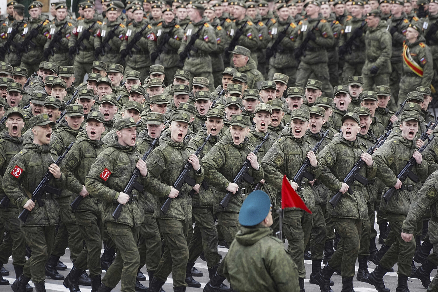 Власти нескольких регионов России решили не проводить парад Победы