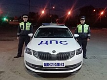 В Тверской области на трассе сотрудники ГИБДД помогли водителю