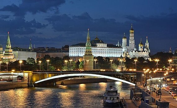 ФСО разрешила проносить на территорию Московского Кремля воду