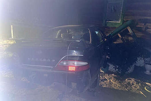 В Бурятии молодая девушка без прав въехала в жилой дом