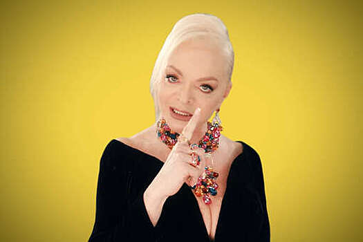 Певица Клава Кока записала клип с Ксенией Собчак и Ларисой Долиной