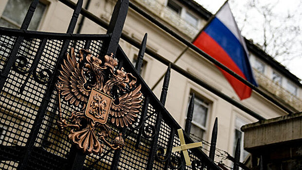 Посольство России в Британии рассчитывает восстановить половину сотрудников
