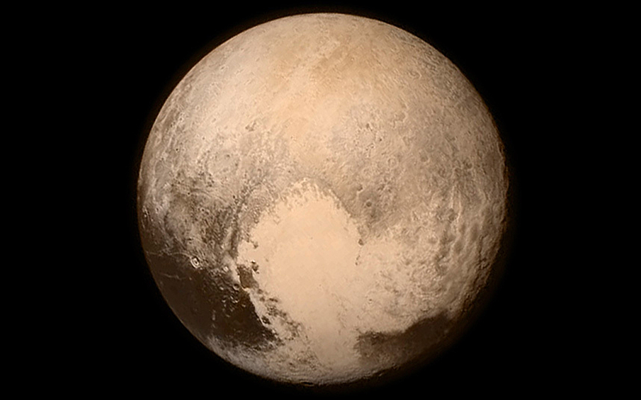 Самое качественное изображение Плутона получено 13 июля 2015 года при помощи инструмента LORRI (Long Range Reconnaissance Imager)