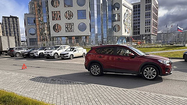 В Новом Уренгое водитель иномарки сбил 17-летнюю девушку