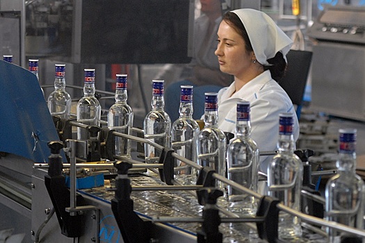 Российский производитель популярной водки сократил выпуск