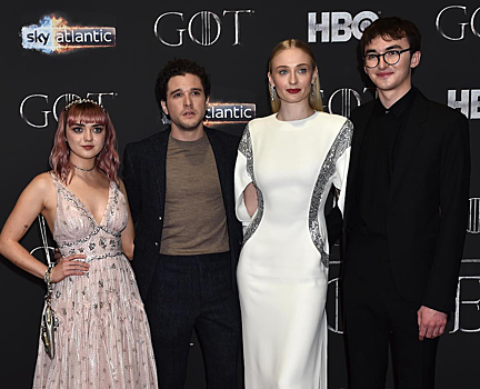 Все Старки в сборе: в Белфасте состоялась премьера заключительного сезона сериала «Игра престолов»