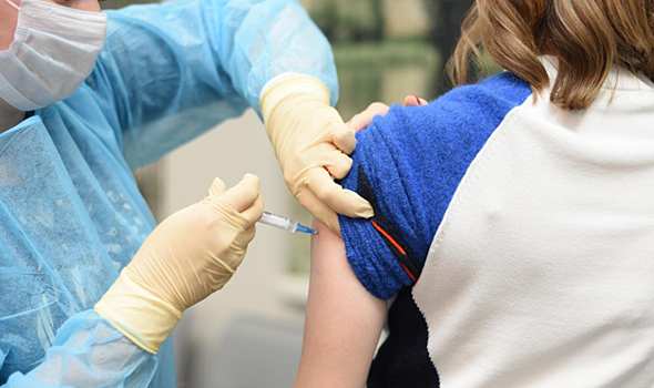 Вакцину от COVID-19 получит каждый третий россиянин
