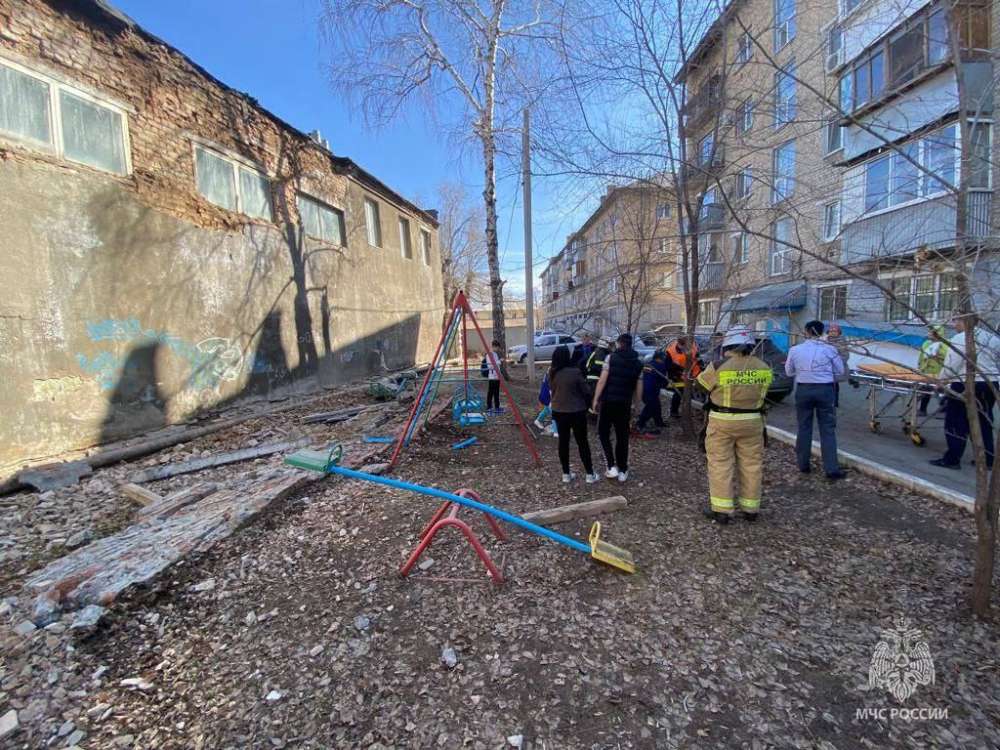 В Оренбурге возбудили дело по факту обрушения части стены на 16-летнюю девочку