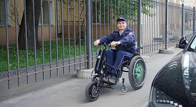 Маломобильные контролеры вернулись к работе на парковках Москвы после зимы