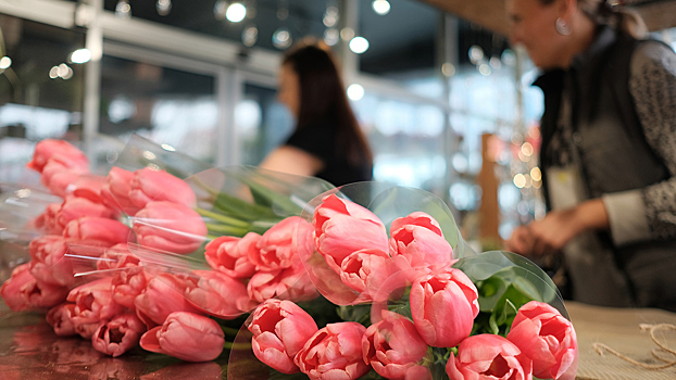 В ФТС опровергли слухи о задержке поставок цветов в России