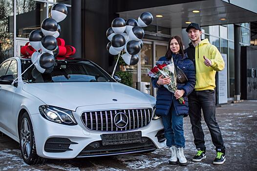 Самый популярный тиктокер в России подарил своей девушке машину за 4 000 000 рублей
