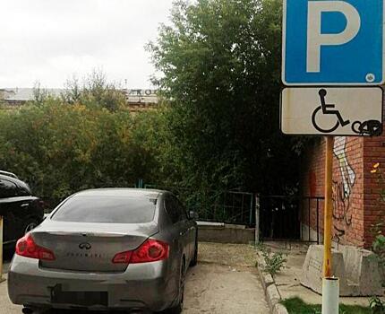 Драку из-за парковки для инвалидов устроил на Горском водитель Infiniti