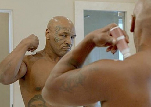 Усик интригует, Гвоздик уже с Атласом, а Тайсон намазывается — соцсети