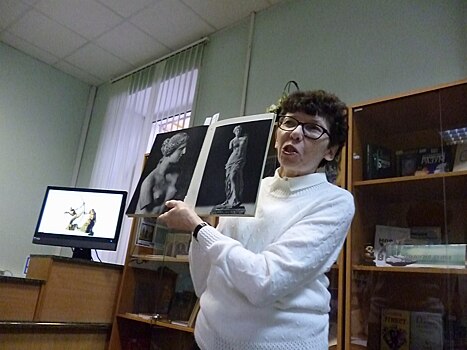 Лекцию «Искусство скульптуры» прочитали в библиотеке на улице 8 Марта