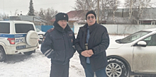 В Алтайском крае сотрудники Госавтоинспекции оказывают помощь замерзающим на трассе автомобилистам