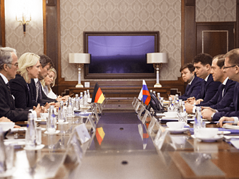 Денис Мантуров провел рабочую встречу с Премьер-министром Федеральной земли Мекленбург-Передняя Померания Мануэлой Швезиг