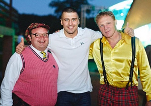 Вести из соцсетей: Ломаченко забивает гвоздь голой рукой, Мэйуэзер тайно тренируется