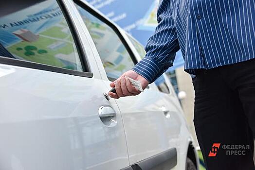 Челябинцу выставили крупный счет после катаний мастера автосервиса на его машине
