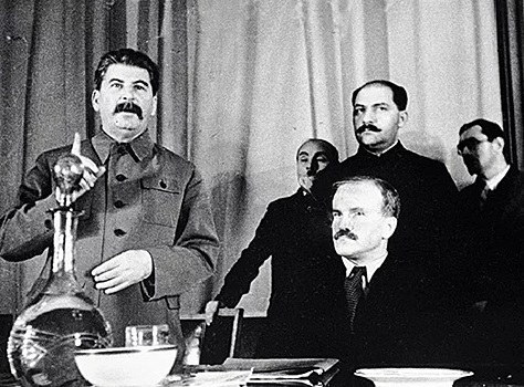 Зачем Сталин в 1930-м стал «спаивать» советский народ