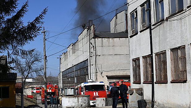 Спасатели не могут локализовать крупный пожар в Крыму
