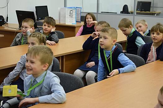 В школе на Синявинской дали старт тематической неделе, посвященной творчеству Сергея Михалкова