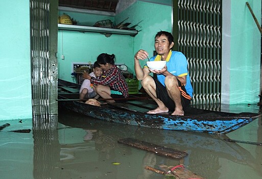 Наводнение в центральном Вьетнаме унесло 8 жизней