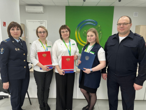 В Кировской области полицейские поблагодарили работников банка за проявленную гражданскую позицию