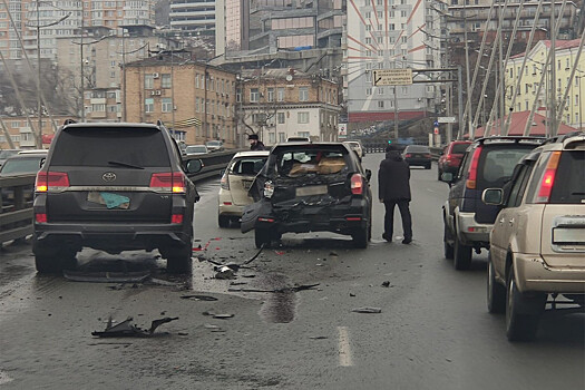 Авария на Золотом мосту произошла во Владивостоке