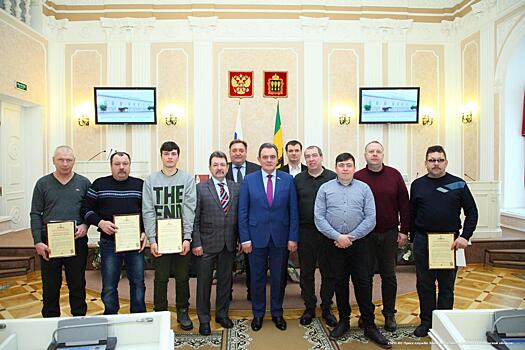 Валерий Лидин наградил строителей за реконструкцию исторического здания ЗакСобра