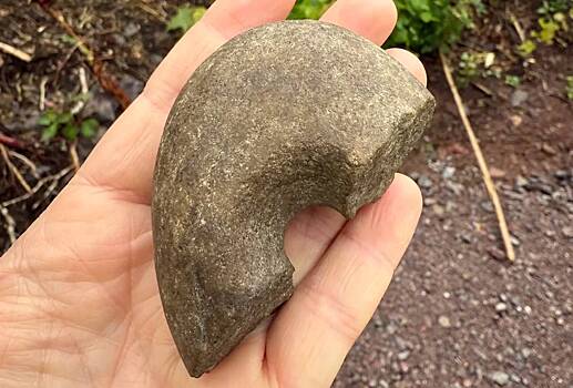 Археологи нашли редкий каменный молот возрастом девять тысяч лет